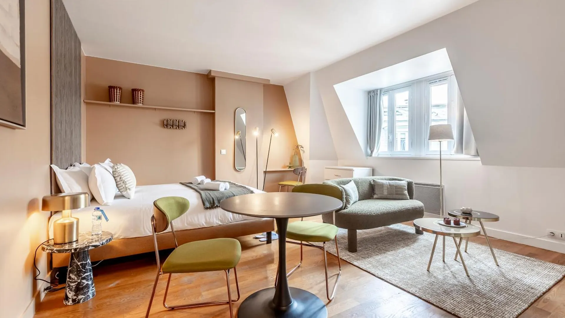 Sweett - Avenue Hoche Paris