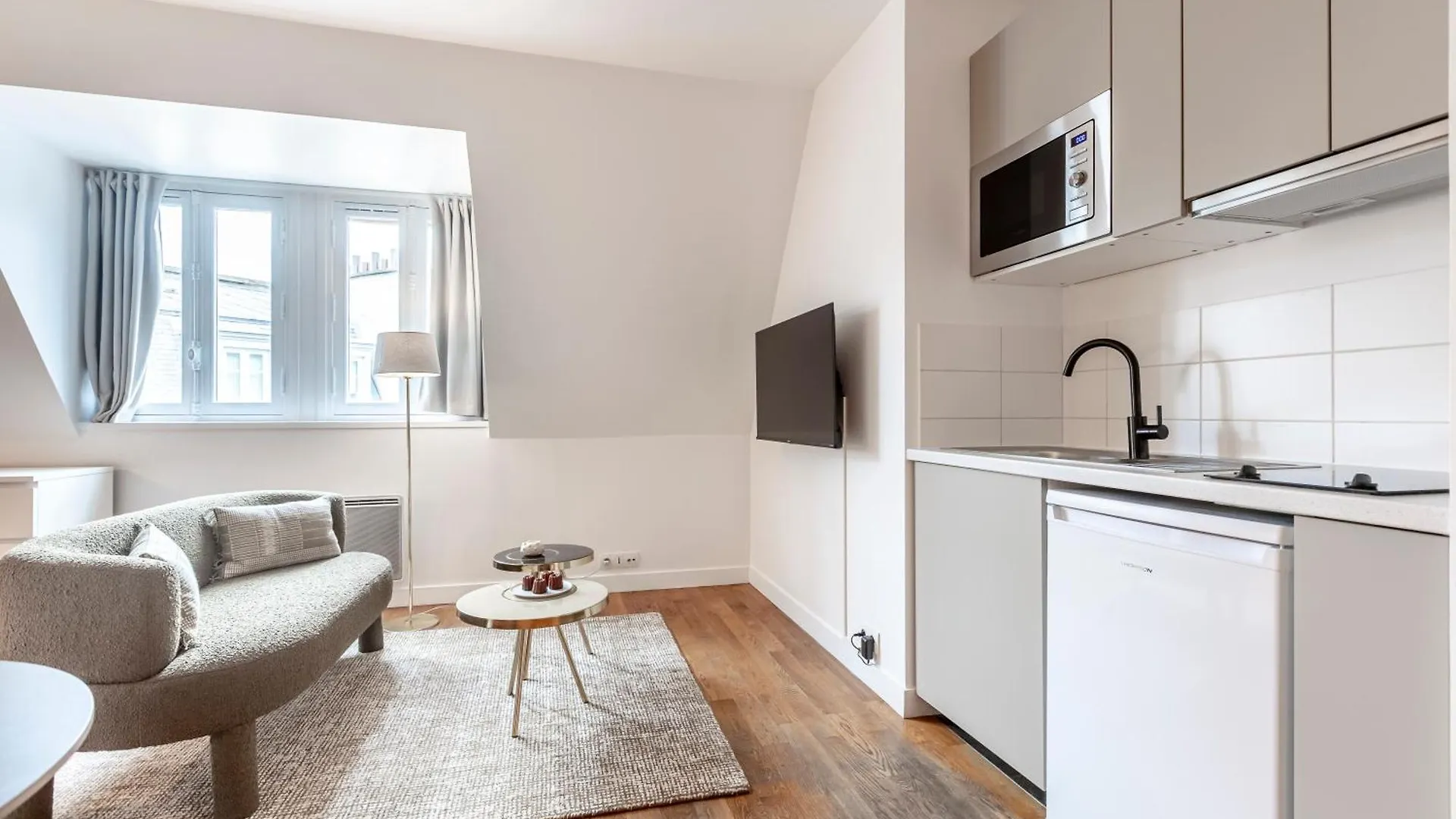 Sweett - Avenue Hoche Apartman
